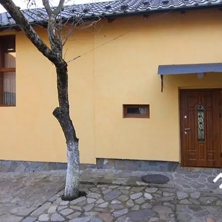 Holiday home Dva Opryshka *