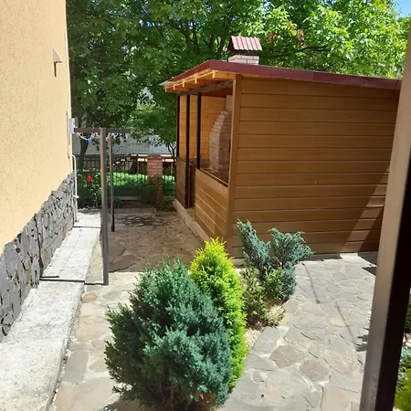 Dva Opryshka * Yaremche