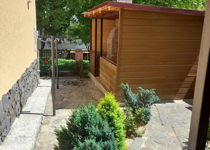 Dva Opryshka * Yaremche